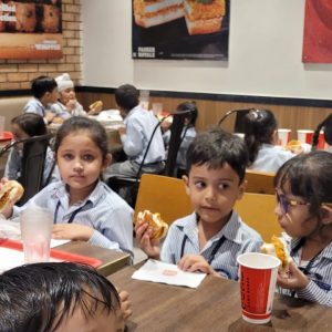 Students Fun Day Out at Burger King (3)