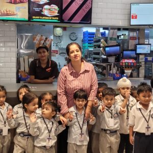 Students Fun Day Out at Burger King (4)