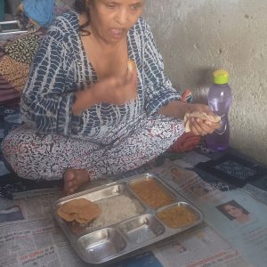 Students Share a Meal with the Elderly (1)